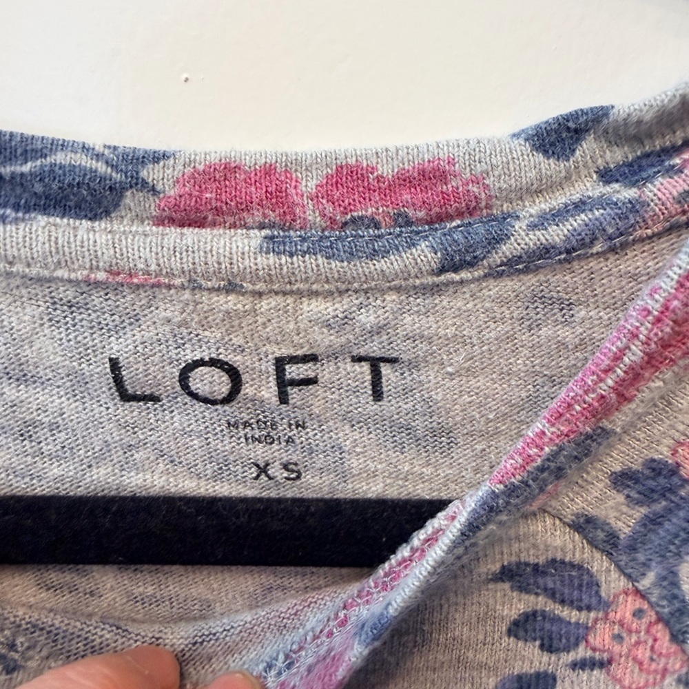 LOFT Floral Sweatshirt XS Gray Pink Blue Lightweight Cotton - Picture 7 of 8
